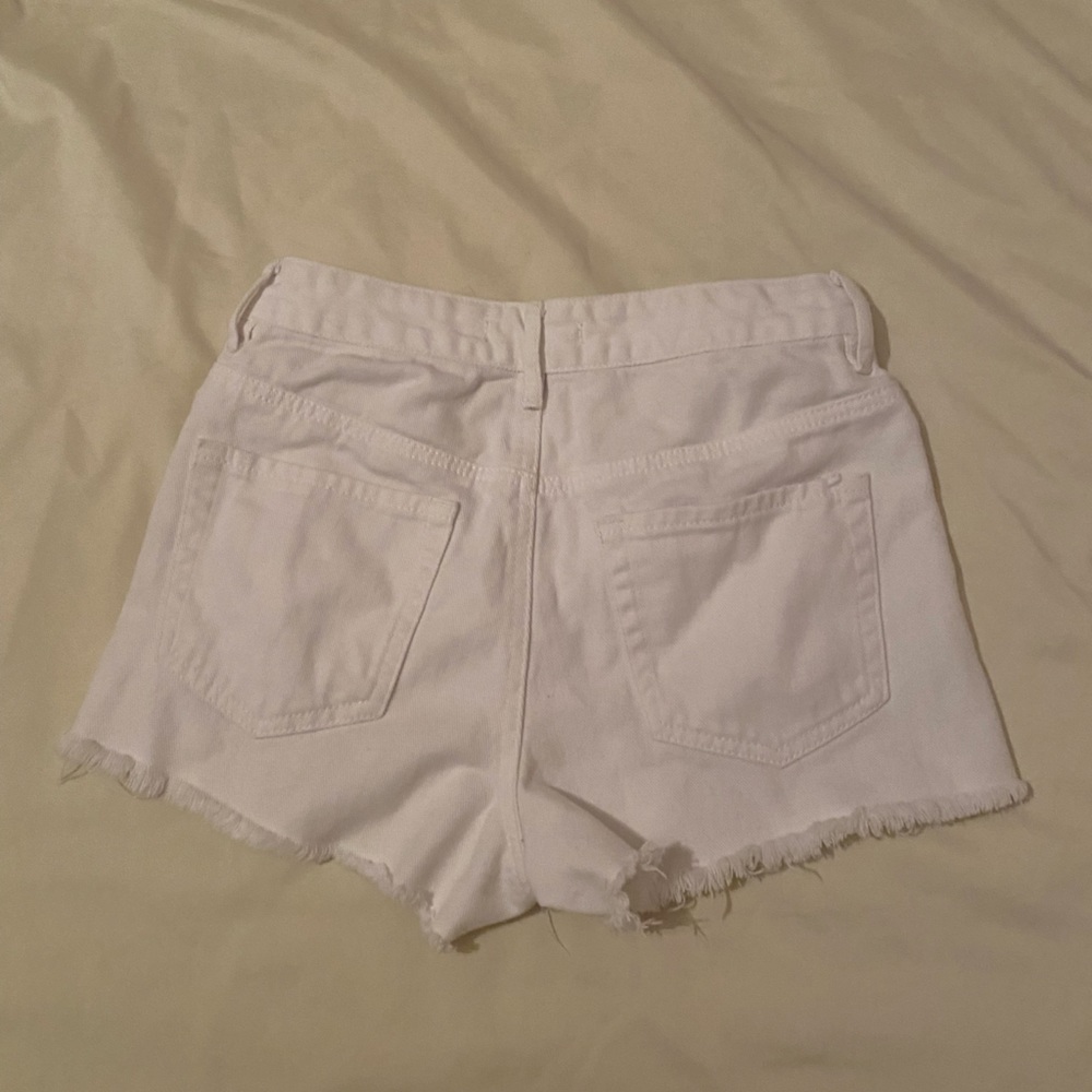 Cute white denim shorts - Picture 2 of 2